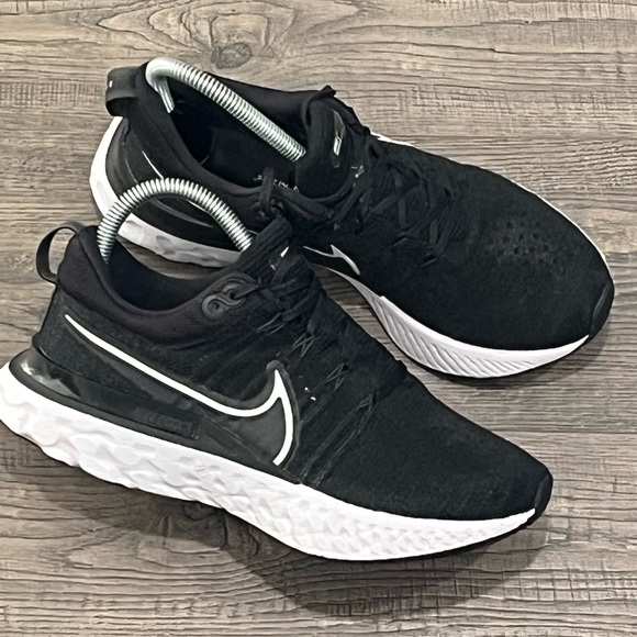 Nike Wmns React Infinity Run Flyknit 2 Black-CT2423-002 - Picture 2 of 13